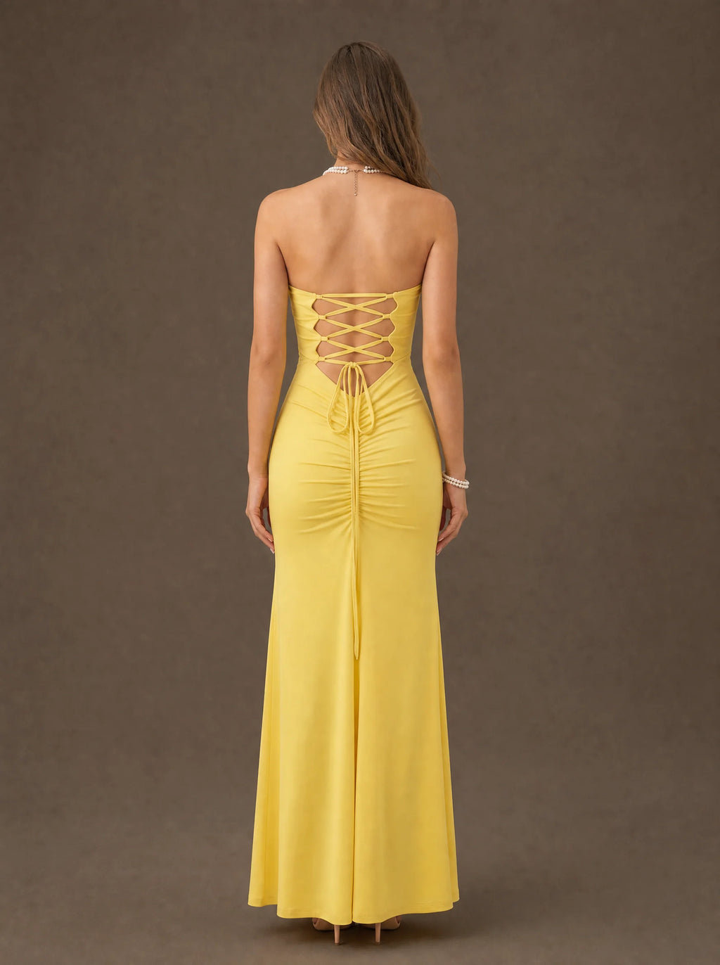 Vestido largo maxi con espalda descubierta y encaje