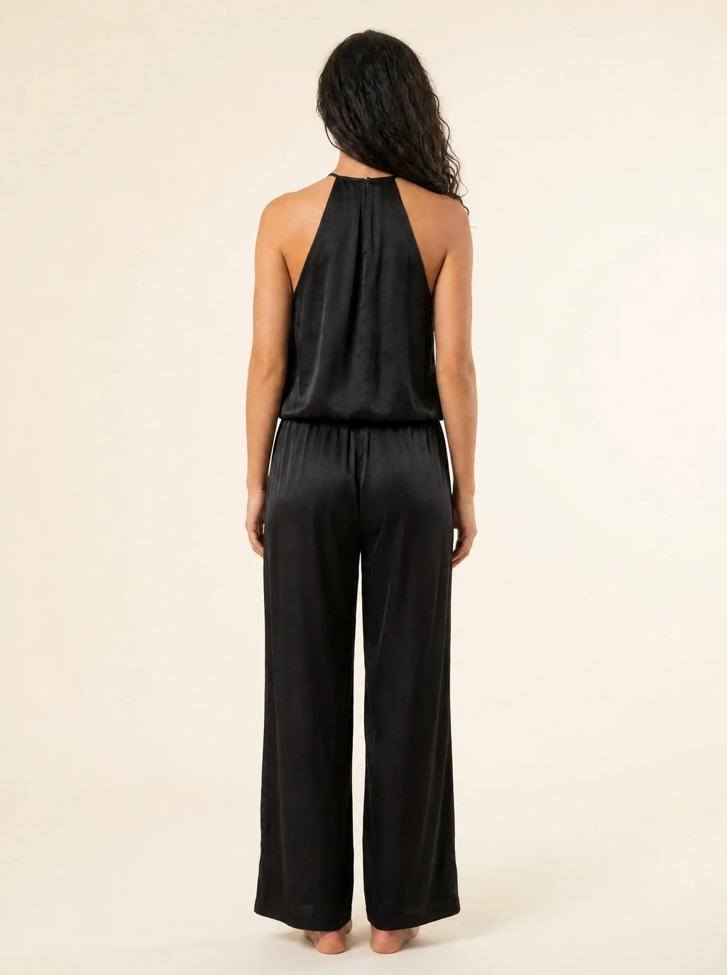 Conjunto de top drapeado de satén y pantalón de pierna ancha